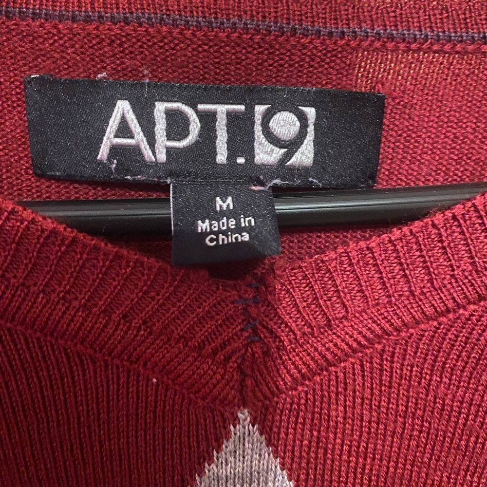 Red sweater - Picture 2 of 3